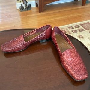 Naturalized woven leather loafer